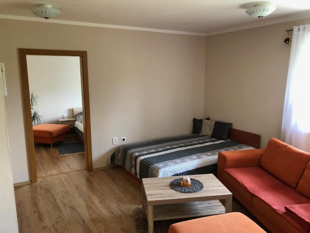 Appartamento Beska Bešeňová Esterno foto