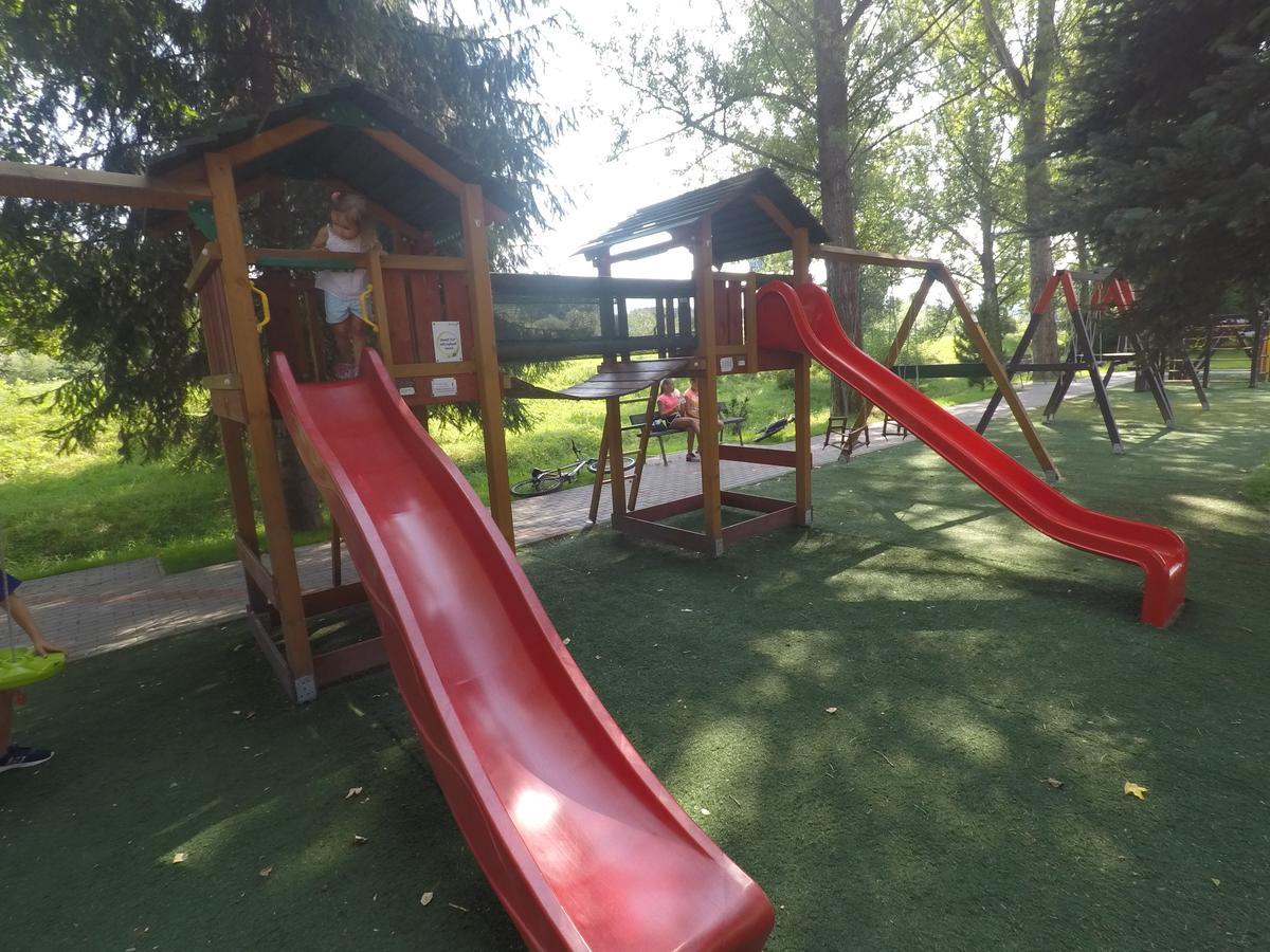 Appartamento Beska Bešeňová Esterno foto