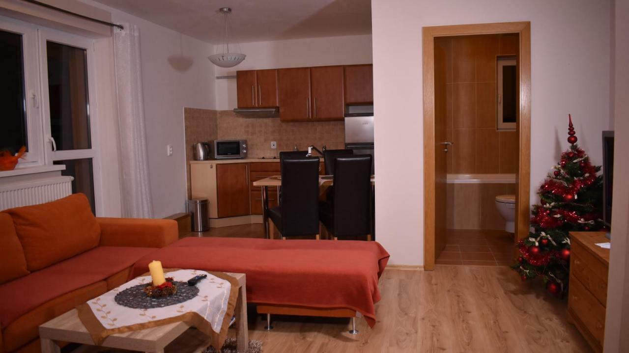 Appartamento Beska Bešeňová Esterno foto