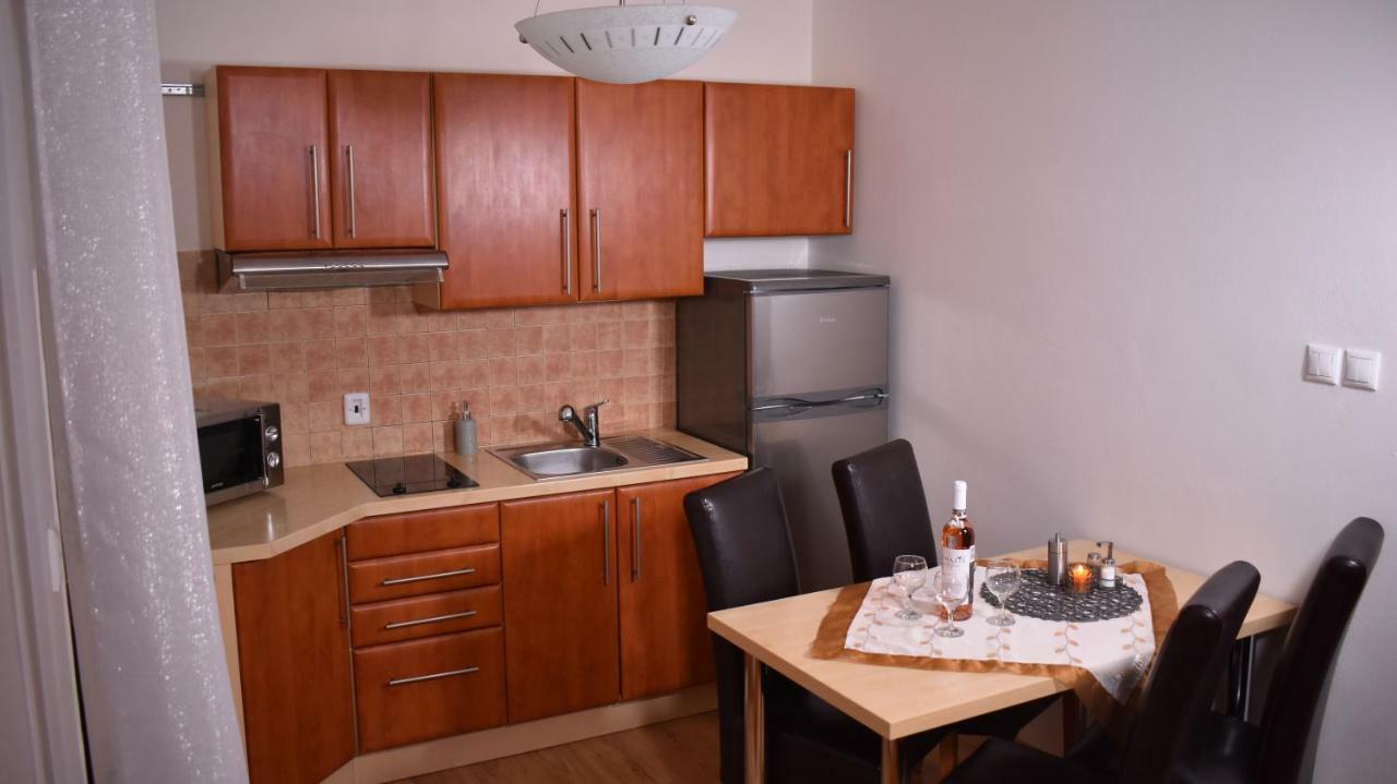 Appartamento Beska Bešeňová Esterno foto