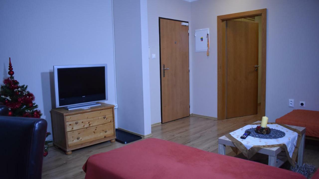 Appartamento Beska Bešeňová Esterno foto